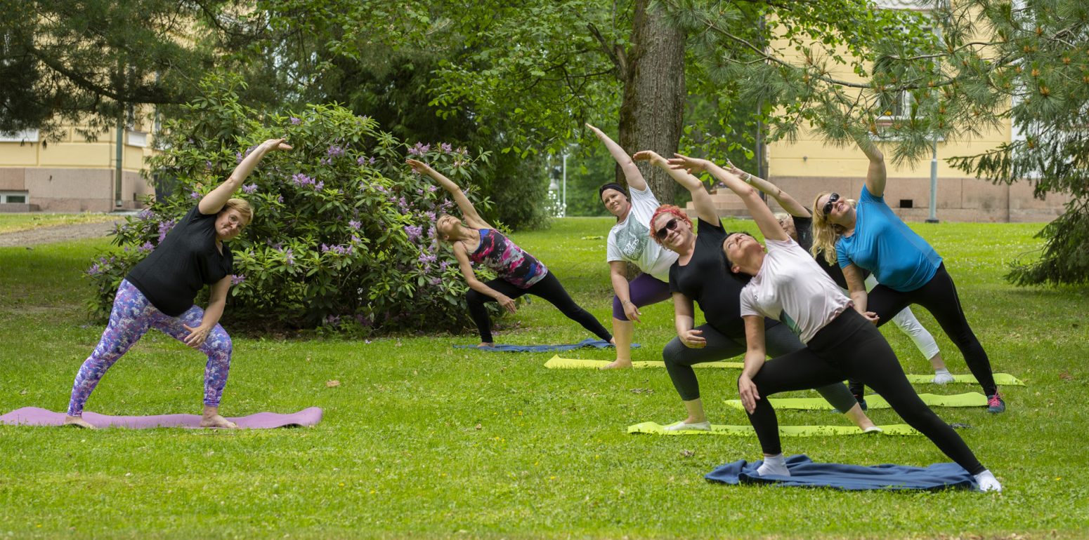 Polttari- ja kaveriporukat.