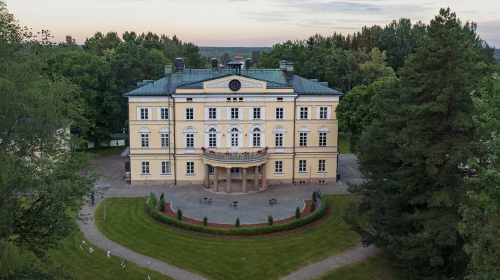 Rooliopastettu kartanokierros Vuojoen kartano.