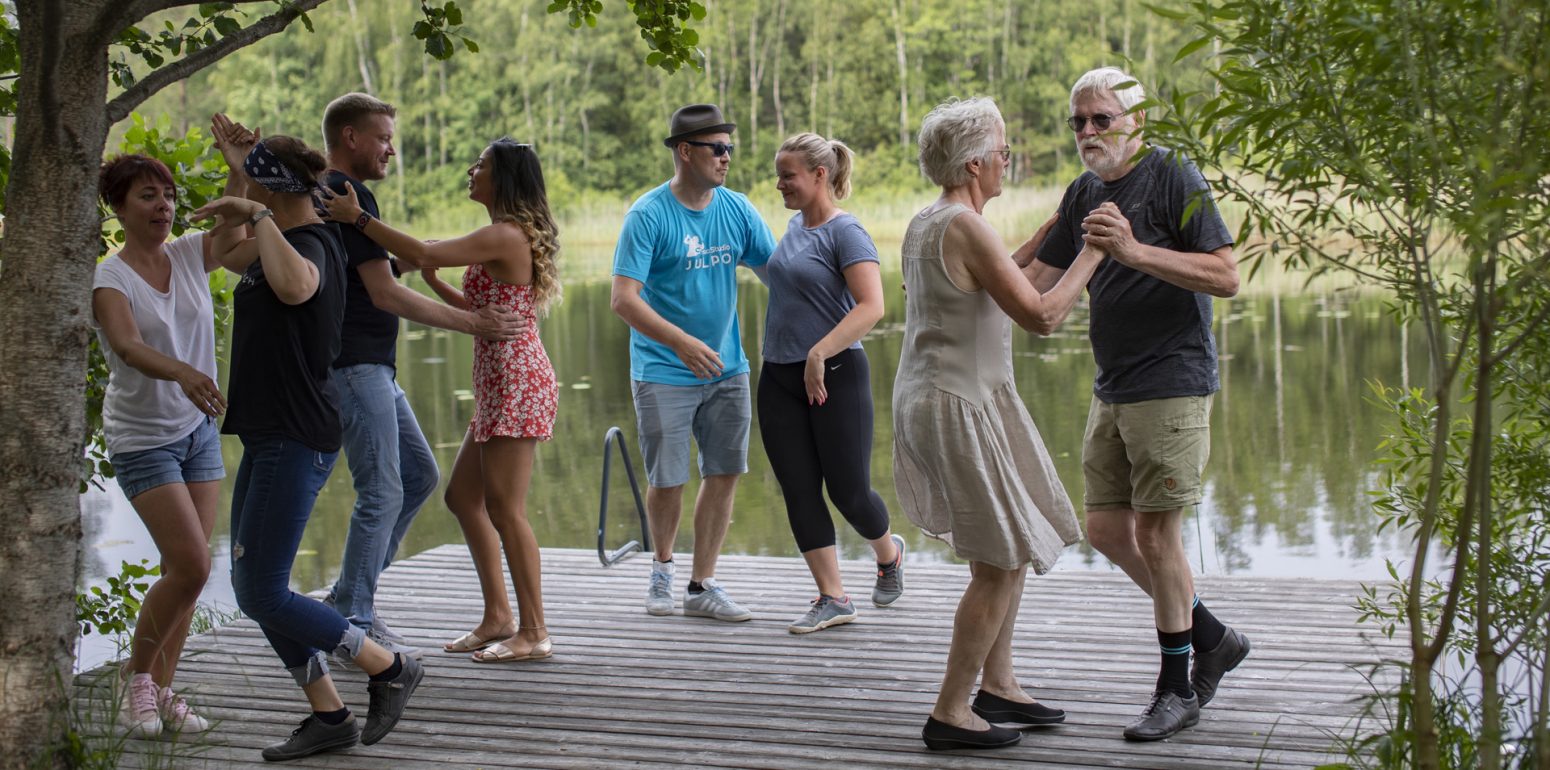 Yritykset ja yhdistykset.