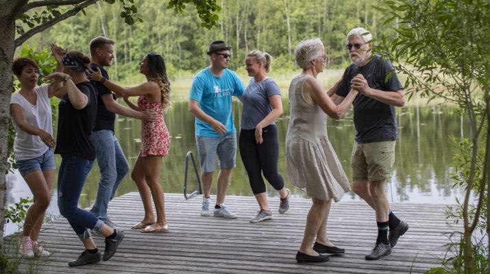 Yritykset ja yhdistykset.